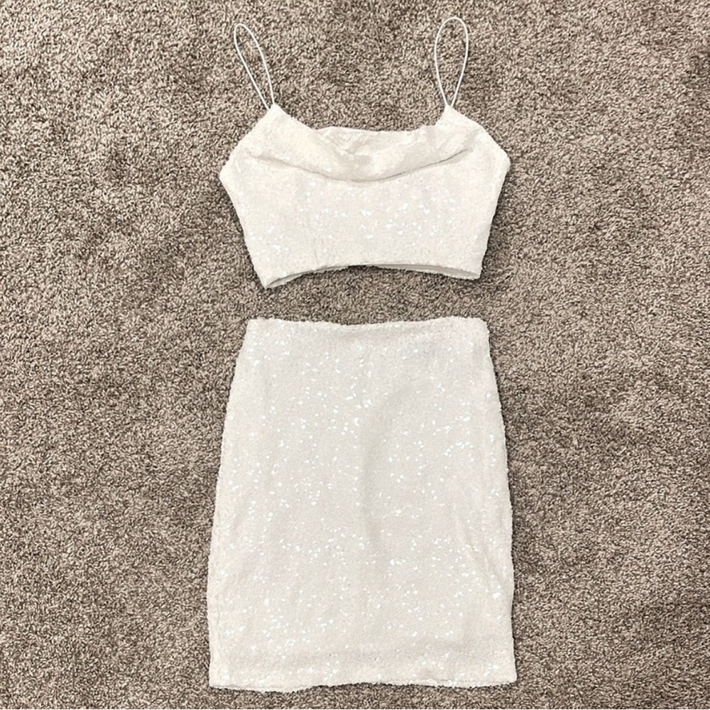 B. Smart White Sequin Crop Top & Skirt Set – Size Small
